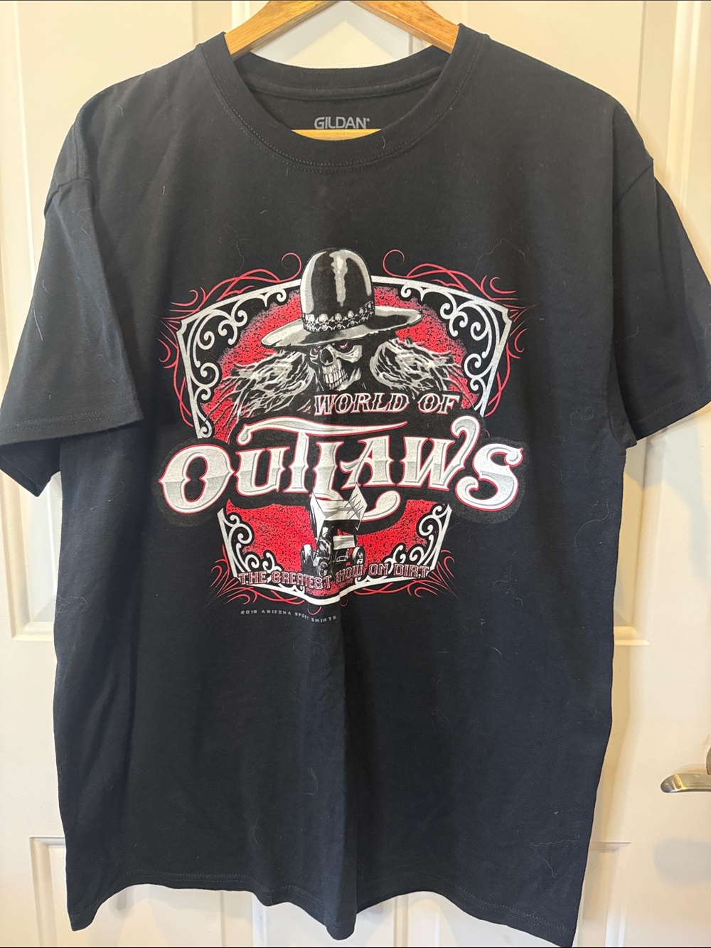 Gildan Black T‑Shirt with Red and White 'World of Outlaws' Graphic